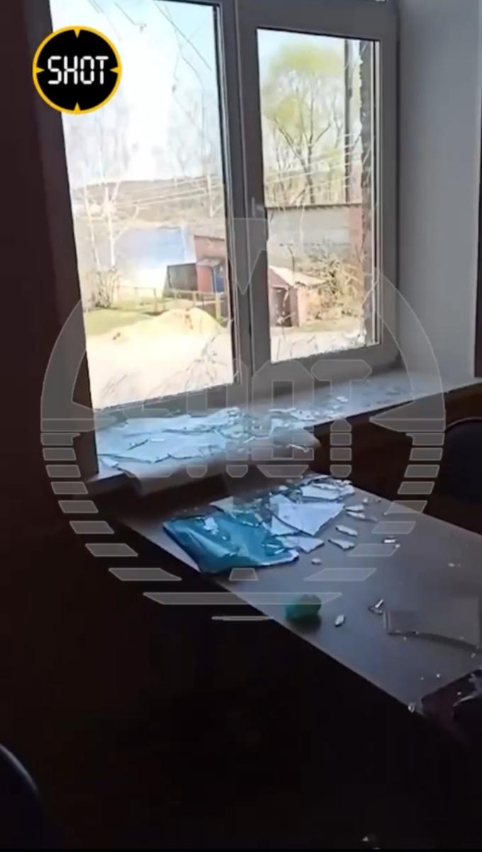 В результате обстрела Климовского района пострадала школа