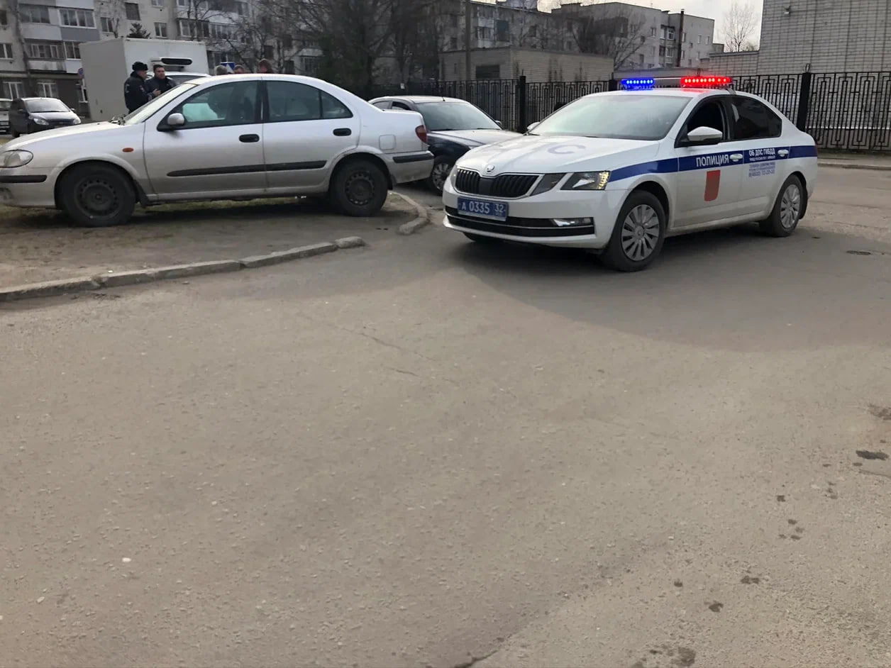 Дятьковские полицейские выяснили кто был причастен к краже мобильного телефона