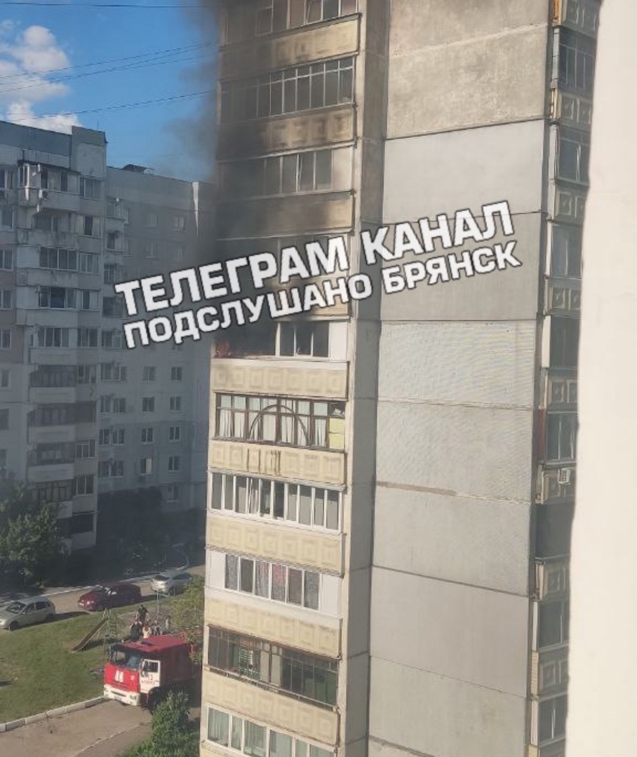 В результате пожара в Брянске эвакуировали 20 человек