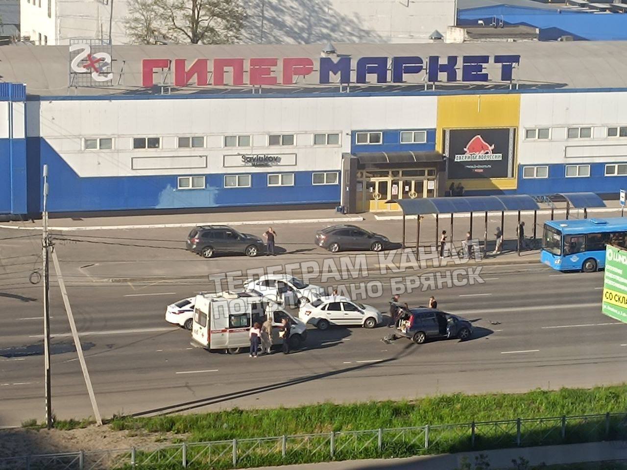 Вчера в Московском микрорайоне Брянска произошло ДТП с участием нескольких машин