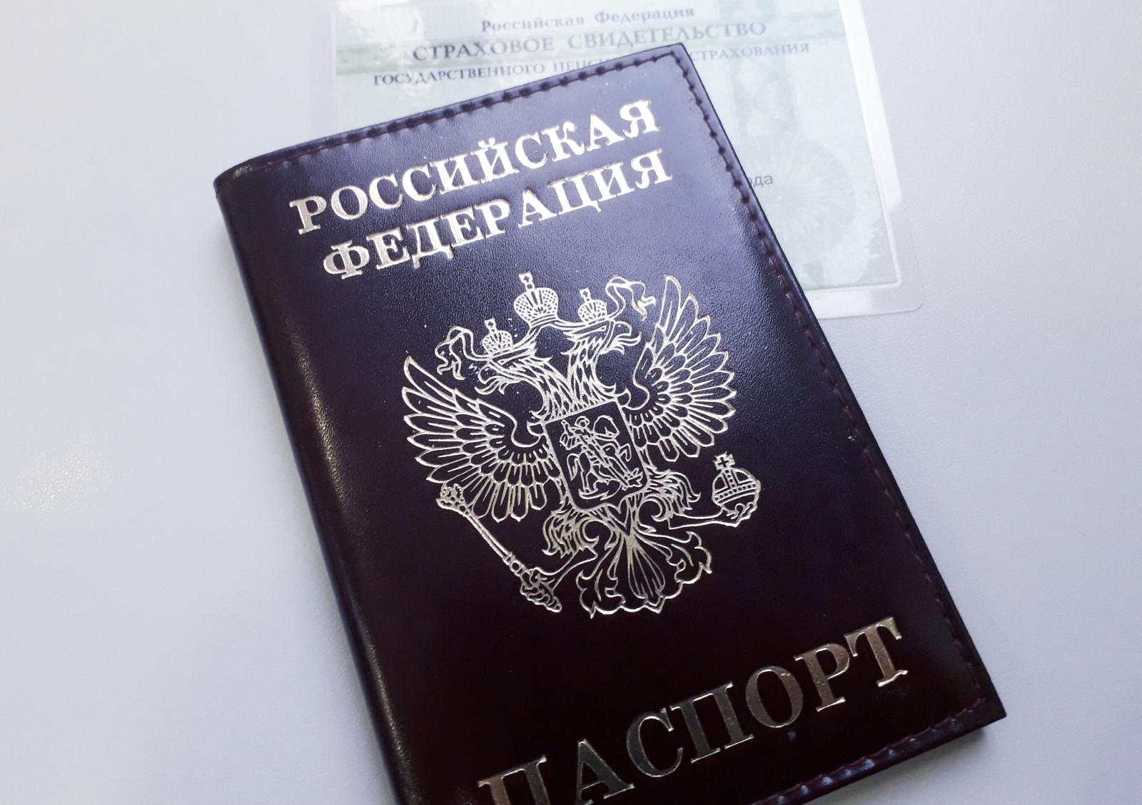 Брянским подросткам вручили паспорта в торжественной обстановке