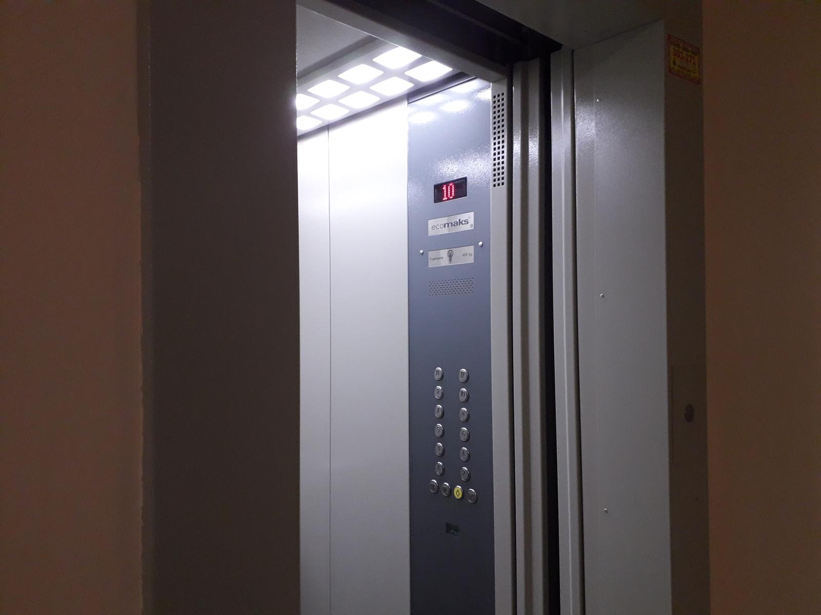 В Бежицком районе Брянска заменили лифт в нескольких многоквартирных домах