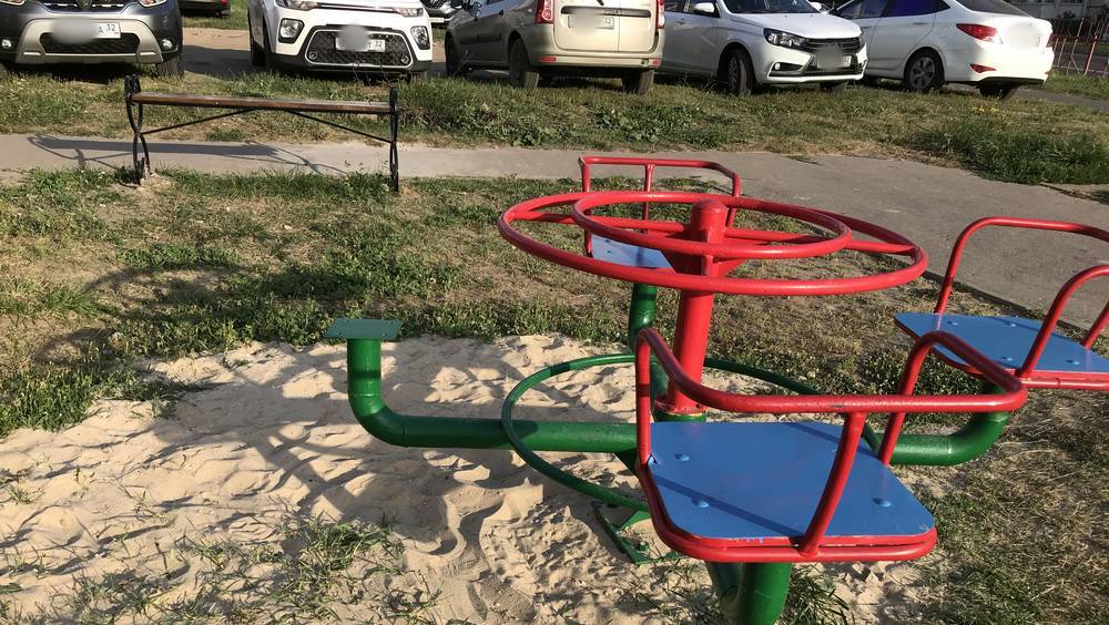 Народный фронт обратится в прокуратуру по поводу травмирования ребенка на игровой площадке в Брянске