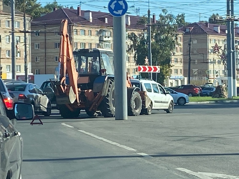 В Брянске на «Полтиннике» столкнулись три автомобиля