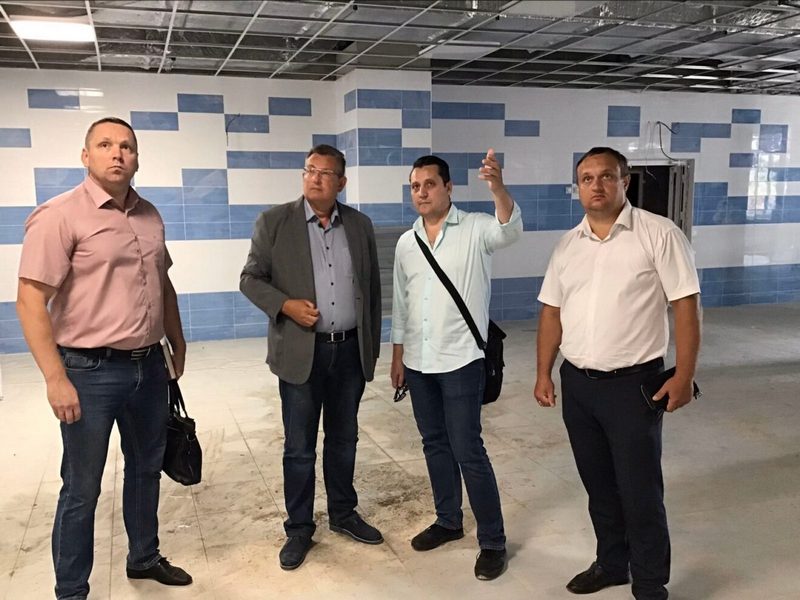 Депутаты облдумы оценили ход строительства новой школы № 72 на Романа Брянского