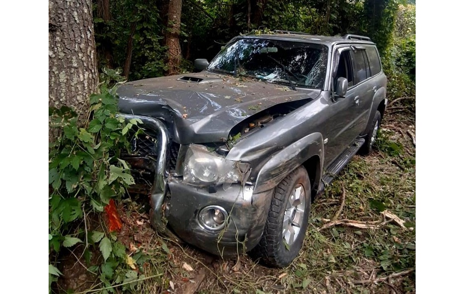 На трассе в Трубчевском районе врезался в дерево и погиб водитель внедорожника