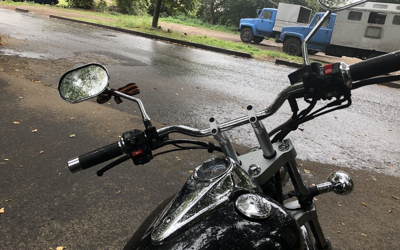 В Добруни пьяный мотоциклист без прав врезался в легковушку