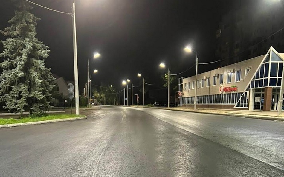 На улице Камозина в Брянске появилось более 50 новых ярких светильников