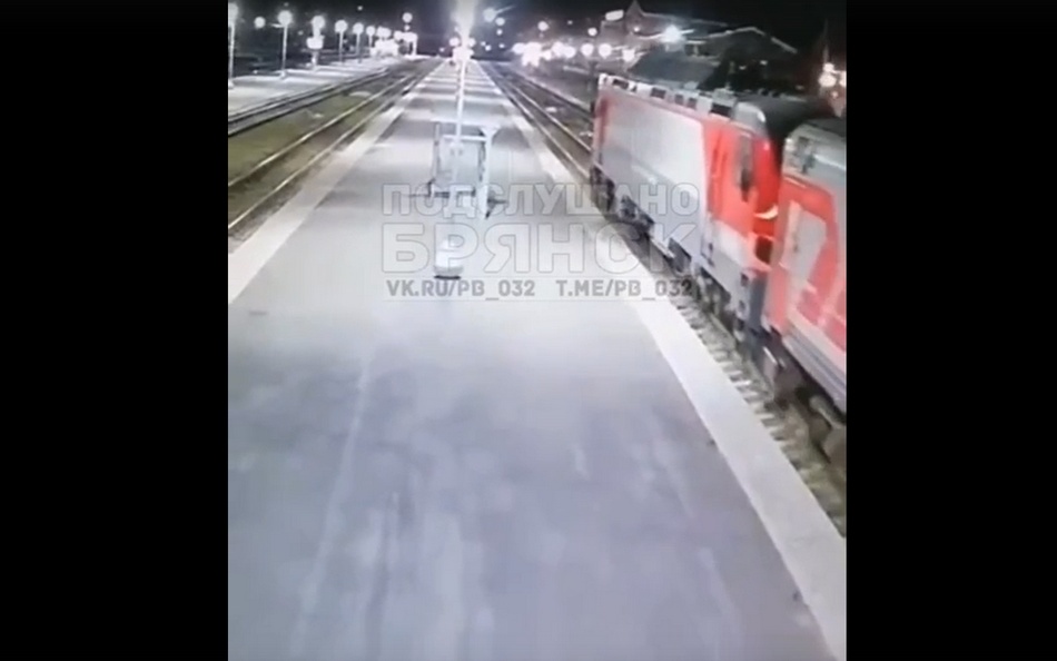 Видео гибели мужчины под поездом в Брянске вызвало циничные отклики