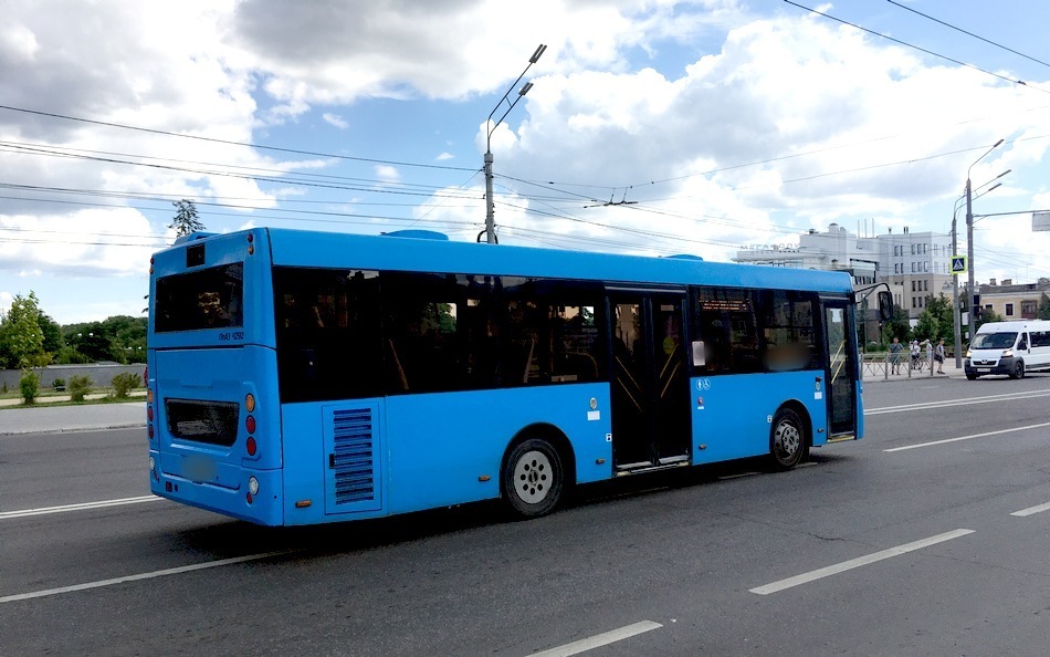 Брянцы пожаловались на лихачество женщины за рулем автобуса №31