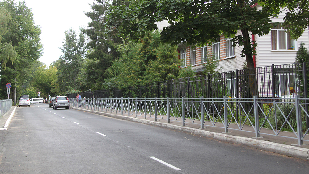 В Брянске в рамках нацпроекта ремонтируют дороги к школам и детским садам