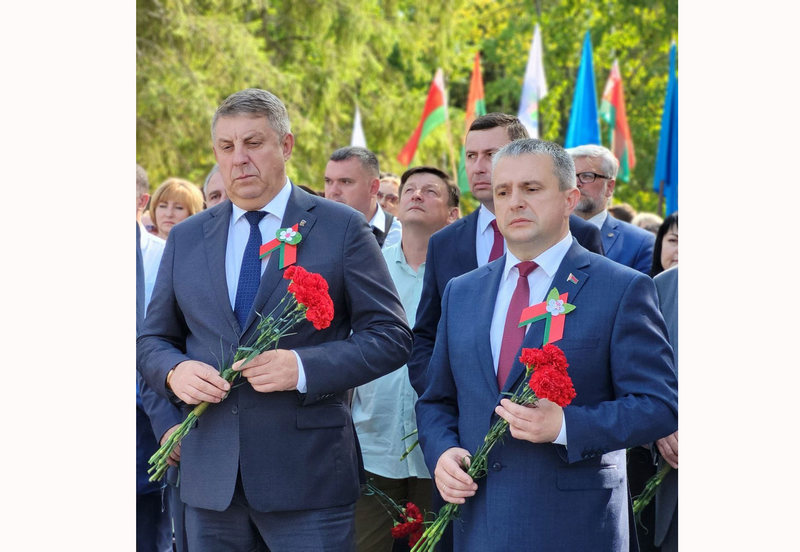 Александр Богомаз в Гомеле открыл мемориал «Партизанская криничка»