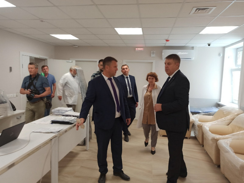 Брянский губернатор Богомаз проверил капремонт госпиталя ветеранов