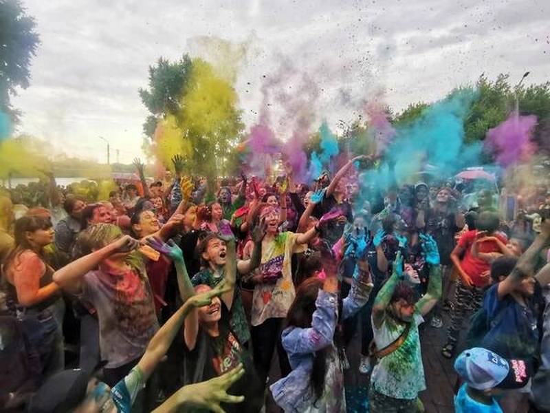 Брянцев приглашают в Карачев на фестиваль красок холи «Цветотерапия»