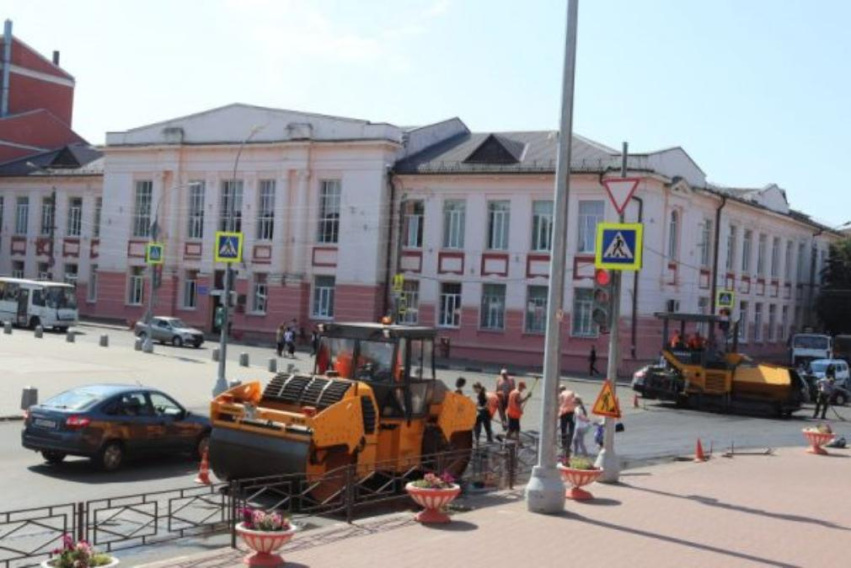 В Клинцах Брянской области рабочие приступили к ремонту центрального перекрестка