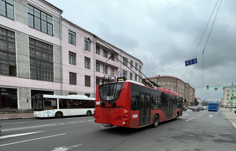 Александр Богомаз рассказал о новых автобусах и маршрутах