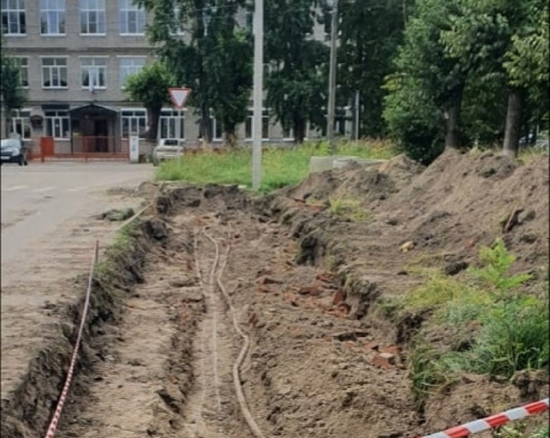 В Бежицком районе Брянска ремонтируют дорогу на улице Молодой Гвардии