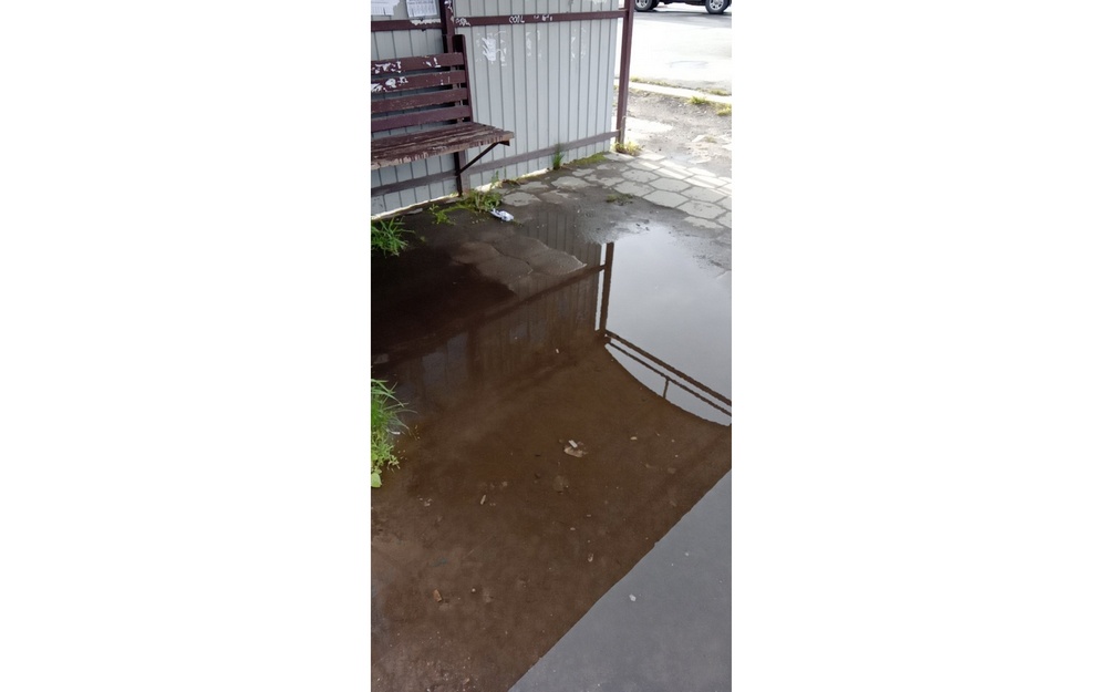 На улице Мира в Брянске утонула остановка