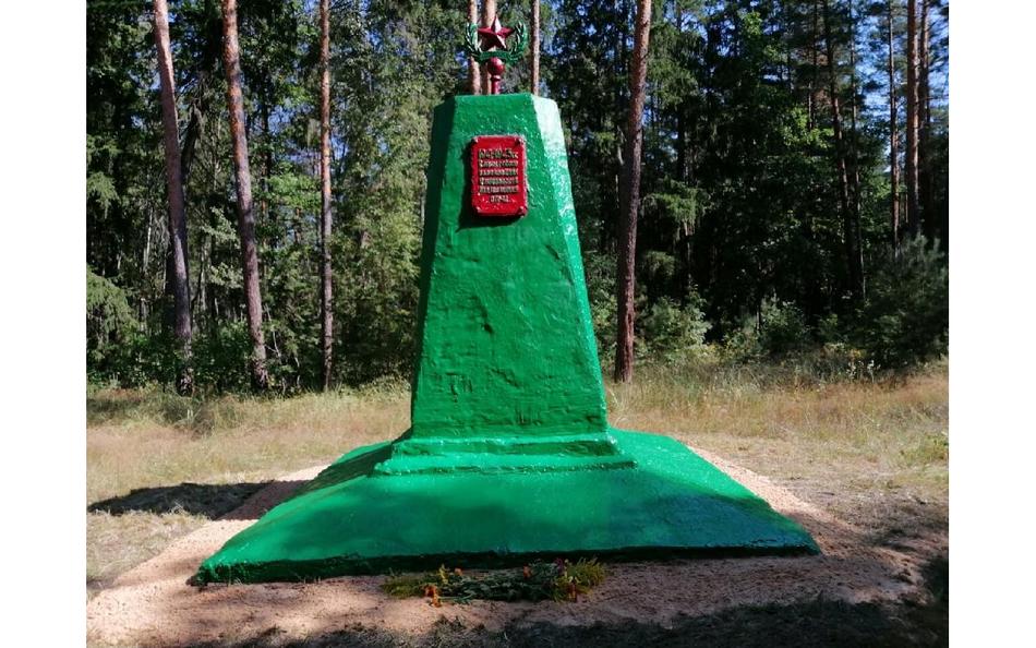 Клинцовских чиновников заставили отремонтировать обелиск