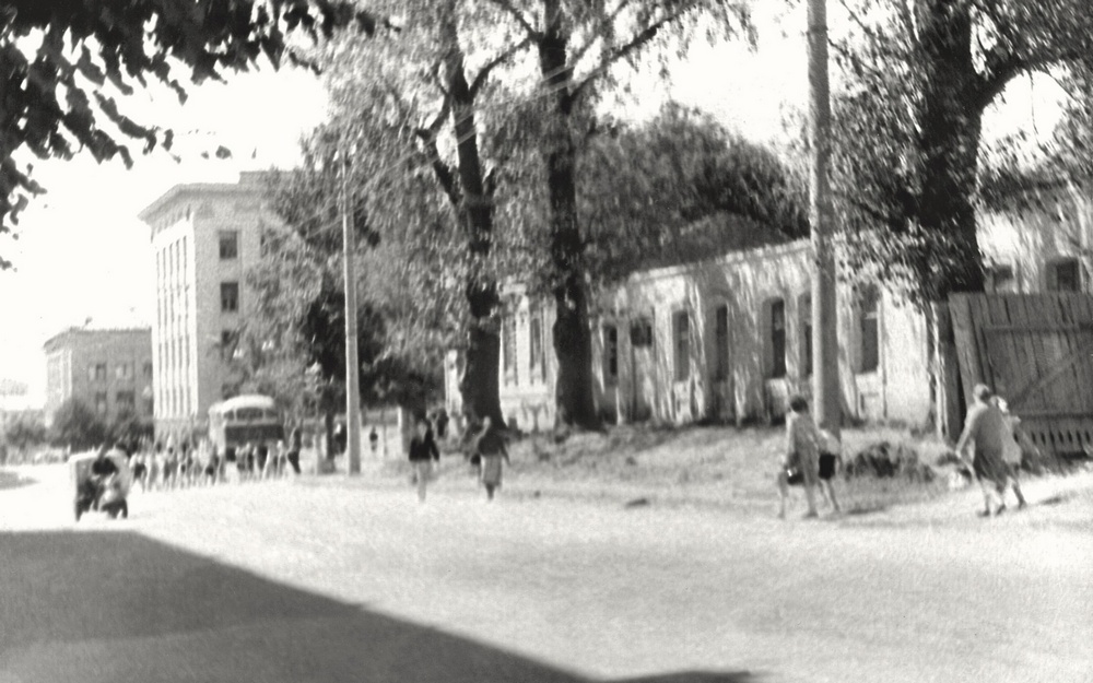 Брянцам показали необычное фото площади Ленина 1962 года