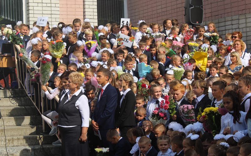 Отправка двоих детей в школу обойдется брянцам в 50 тысяч рублей