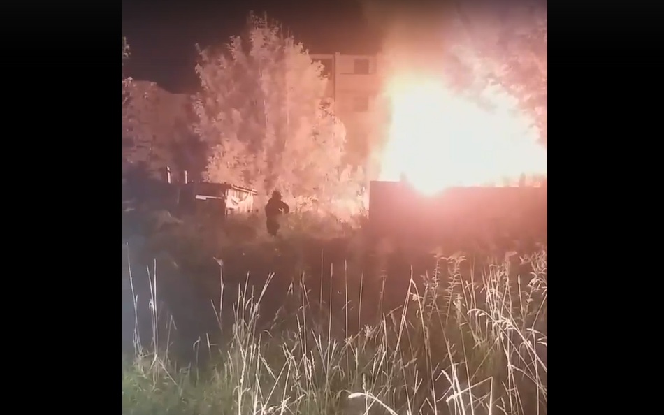 При пожаре в строительном вагончике на Романа Брянского никто не пострадал
