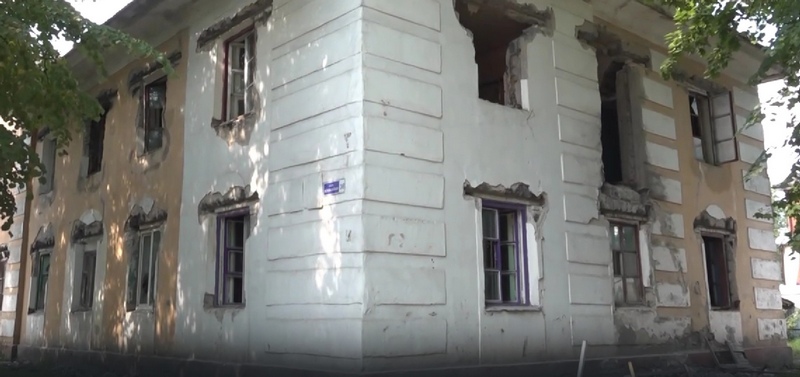 В Брянске жителей из аварийного общежития по улице Вокзальной расселят до конца года