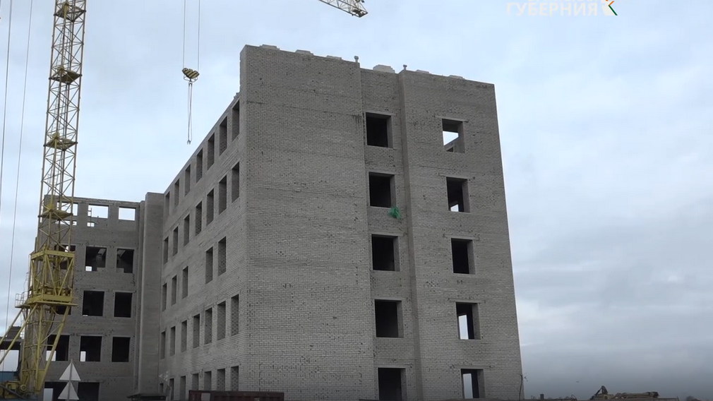 В Советском районе Брянска продолжается возведение коробки нового здания 4 городской больницы