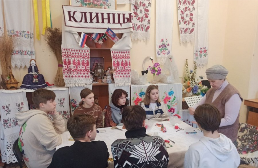 Клинцовские дети изготовили куклы обереги в поддержку военнослужащих - участников спецоперации