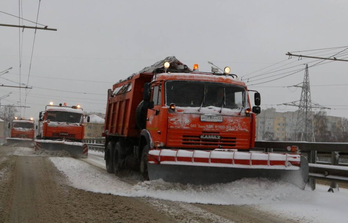 150 брянских дорожников и 70 единиц техники вышли на «бой» со снегом