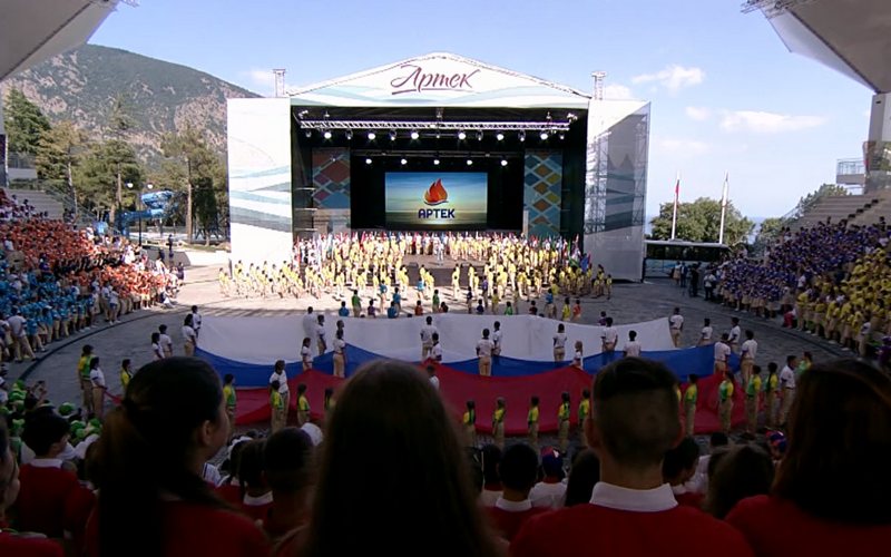 За победу во Всероссийском конкурсе брянские школьники получили путевки в «Артек»