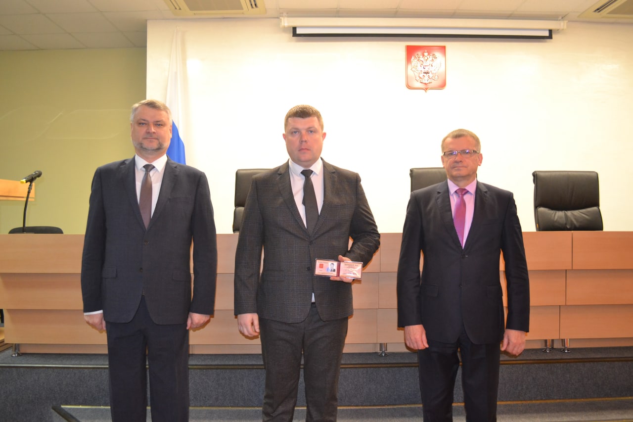 В Брянске пятеро федеральных судей получили удостоверения