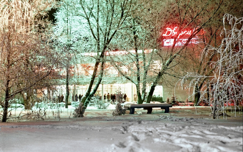 Жителям Брянска показали зимнюю сказку бывшего Дворца молодежи «Юность»