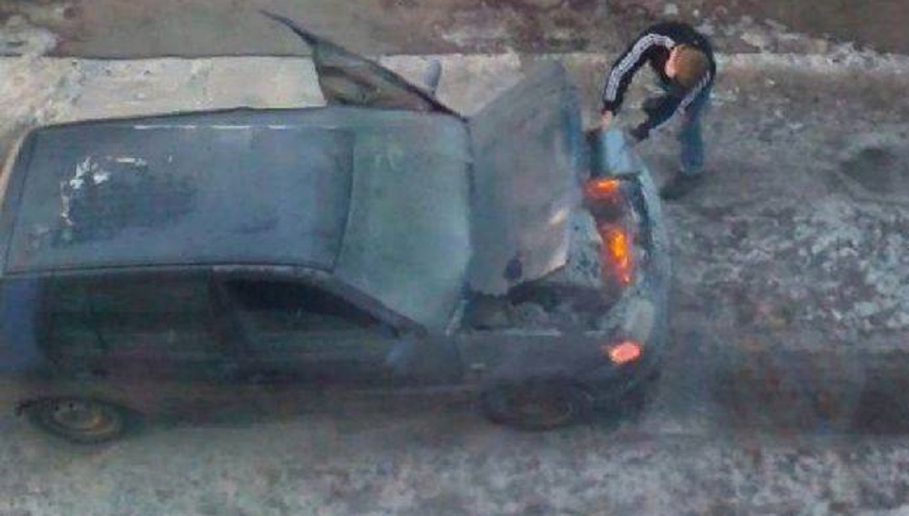 В Советском районе Брянска загорелся легковой автомобиль на улице Фокина