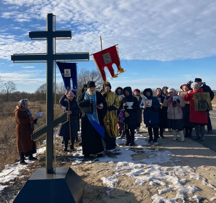 В селе Семеновск Брянской области освятили поклонный крест