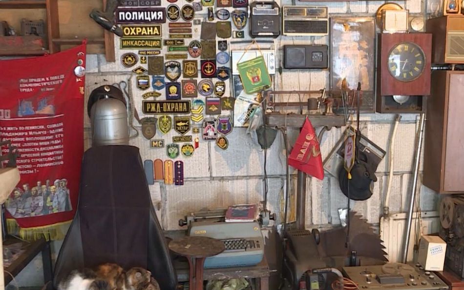 Брянец открыл в своем гараже музей старинных вещей