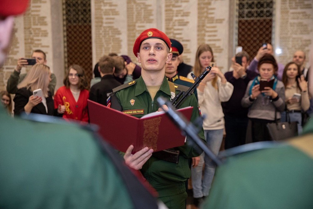 Брянские новобранцы Преображенского полка приняли присягу в Музее Победы