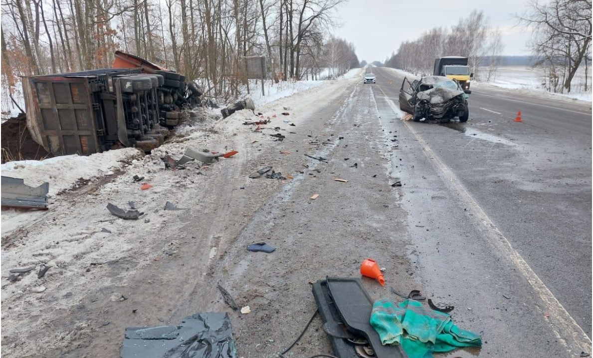 В Брянской области на трассе «Украина» грузовик столкнулся с ВАЗом