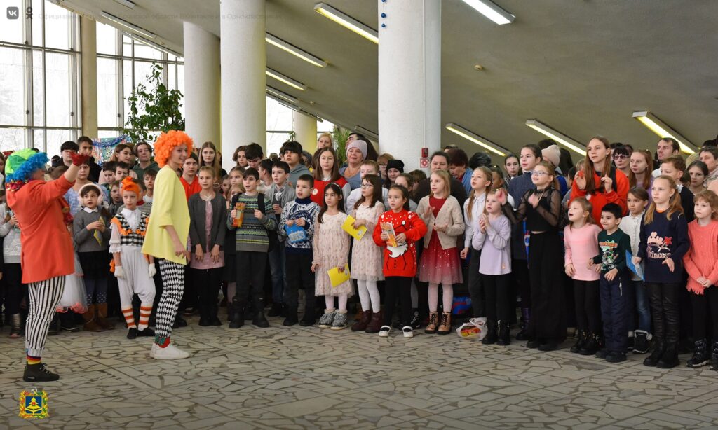 На губернаторской елке в Брянске собрались 2 тысячи детей из всех районов области