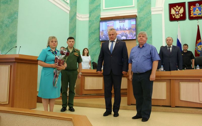 В Брянске трех погибших на Украине военных наградили посмертно
