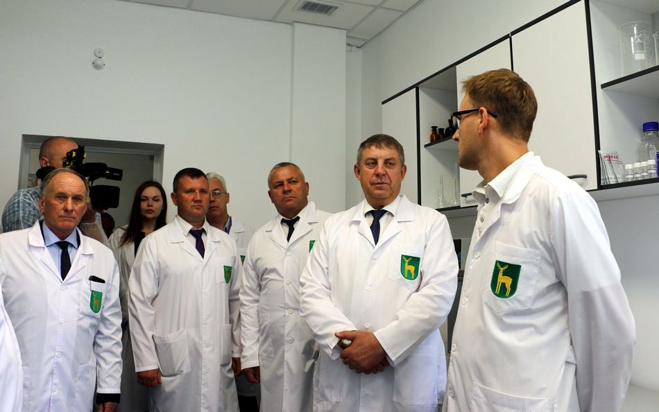 Брянский губернатор осмотрел уникальное фармацевтическое производство в Почепском районе