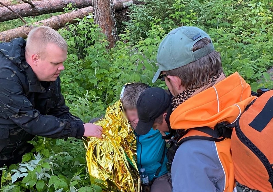 Брянские добровольцы «Лизы Алерт» нашли заблудившуюся в лесу женщину