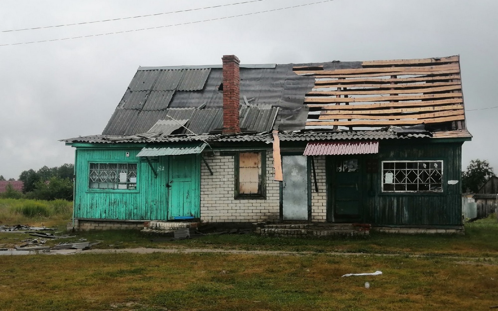 В Жуковском районе ураган снес крышу частного дома
