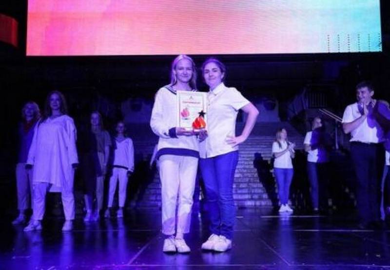 Школьница из Брянска Анастасия Карпейкина получила «Звезду Артека»