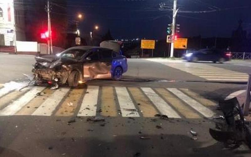 Три человека пострадали при столкновении автомобилей на набережной в Брянске