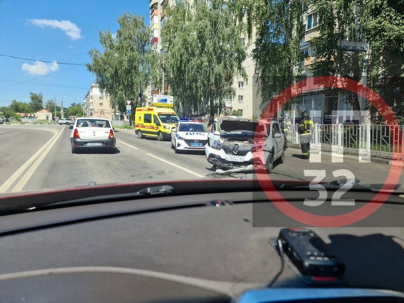 В Брянске на улице Бурова произошло ДТП