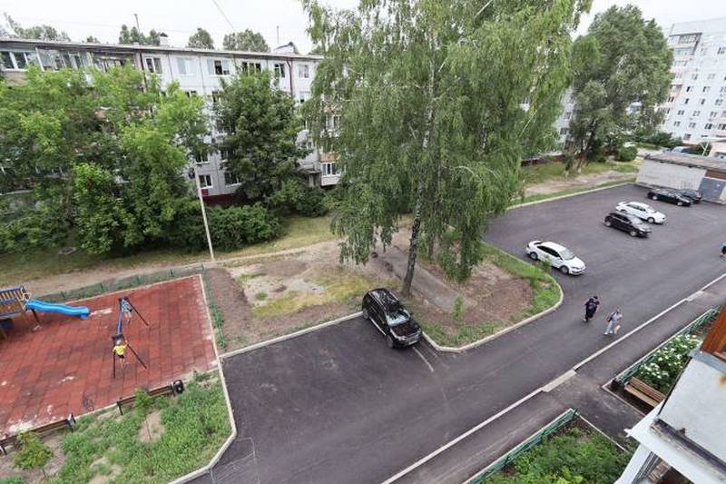 В Брянске в Бежице на улице Камозина отремонтировали двор у дома № 34