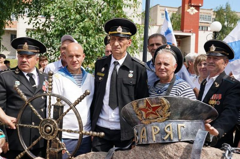 В Клинцах Брянской области открыли памятник «Моряки всех поколений»