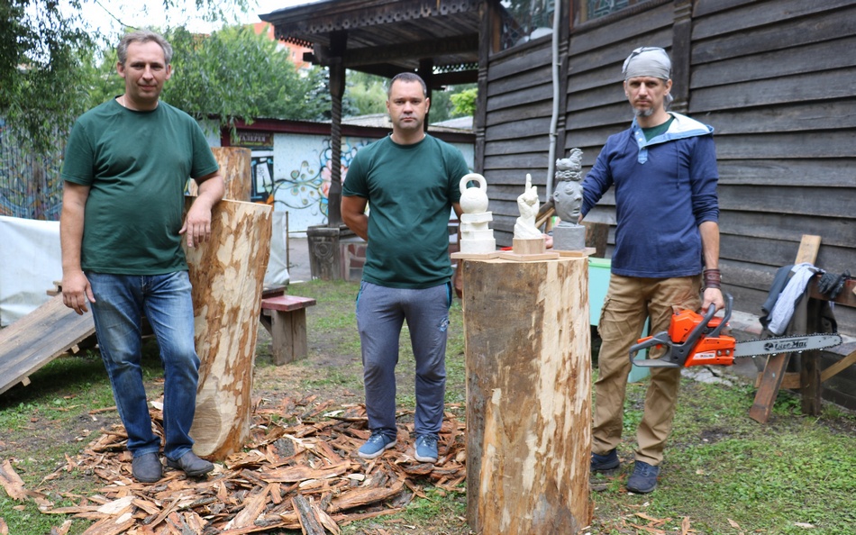 В Брянске провели первый фестиваль деревянных скульптур