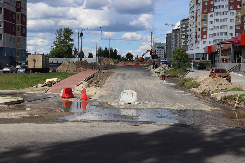 На территории старого аэропорта в Брянске начали строить новую дорогу по улице Визнюка